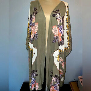 MAURICES kimono sz 0/1 floral pattern with green base